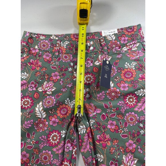 St John's Bay Womens Size 4P Bermuda Shorts Floral Green Secretly Slender Tummy - Picture 5 of 11